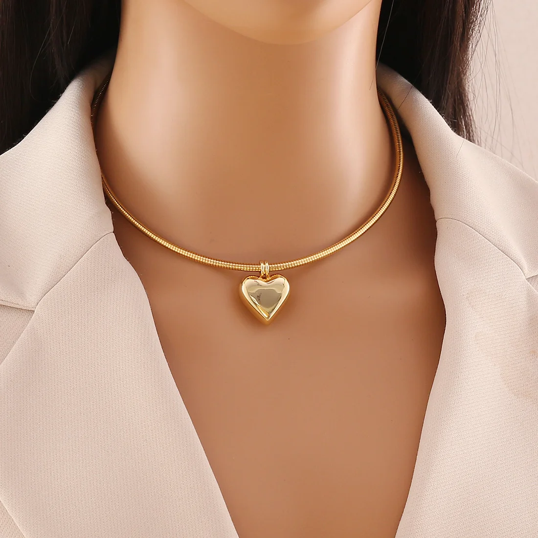 Kubische Große Herz-Schlangenkette Halsketten für Mädchen und Frauen Minimalistische Schicke Vergoldete Torques-Halsketten Hochzeits- und Partygeschenke