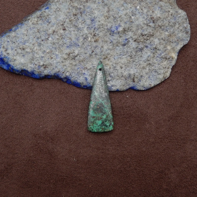 

Африканский бирюзовый треугольный кулон из натурального землистого зеленого драгоценного камня, уникальные текстовые включения, ремесленные украшения 34x13x4 мм-2 г