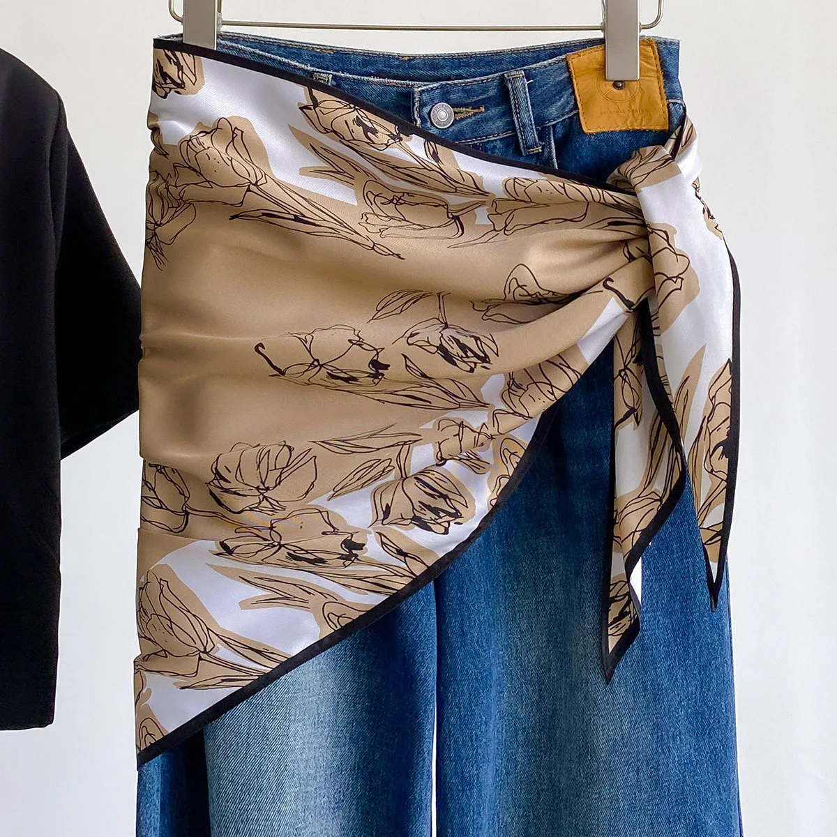 Fashionable Female Triangle Scarf New Satin Material Delicate Floral Branch Print Lightweight Neck Wrap Waist Ornament