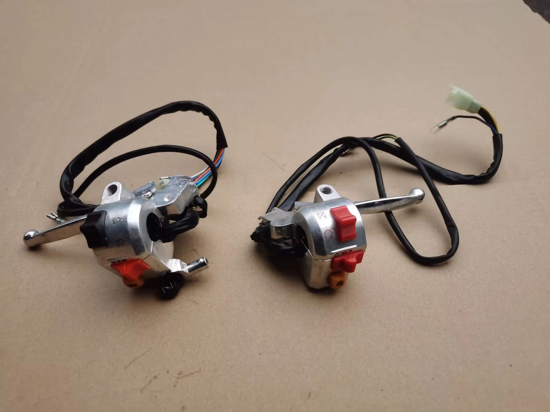 

CT70 DAX 22MM Motorcycle Scooter E-bike Right Left Handlebar Switch For Retro Drum Brake Horn Fog Lamp Lighting Waterproof