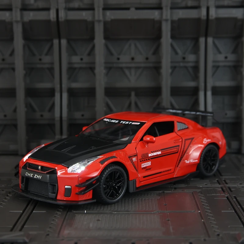

Модель автомобиля Nissan GTR 35 из сплава металла в масштабе 1:24, с открывающимися дверями с обеих сторон, а также с открывающимися передним капотом и дверцей багажника.
