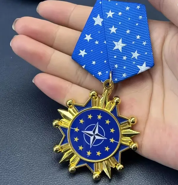 

Exquisite European Union Joint Medal Replica Classic Commemorative Metal Badge Creative Clothing Decoration Accessories for Gift