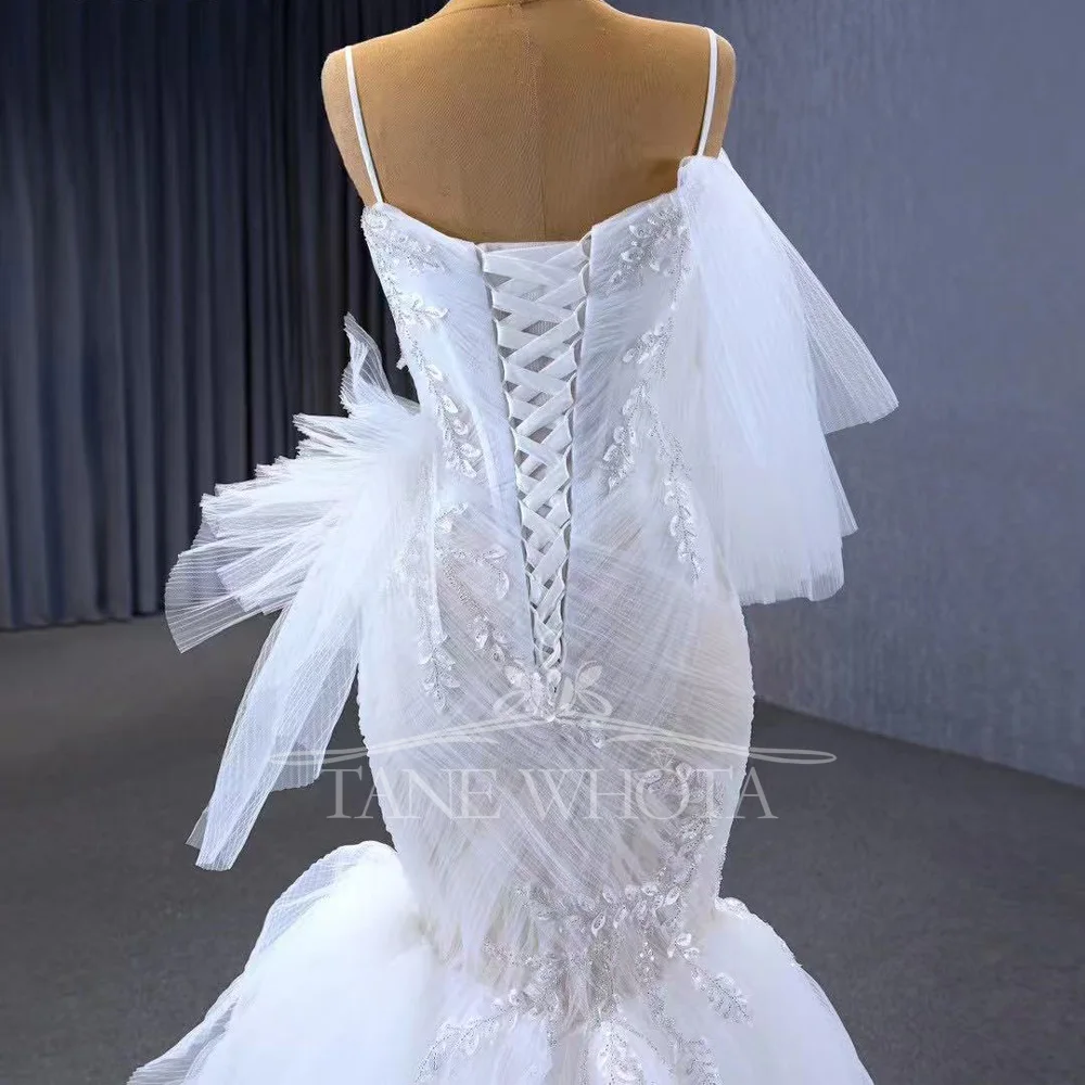 White Luxury Wedding Dress 2025 With Spaghetti Straps Lace-Up Back Crystal Sequins Customizable Robe For Mariée