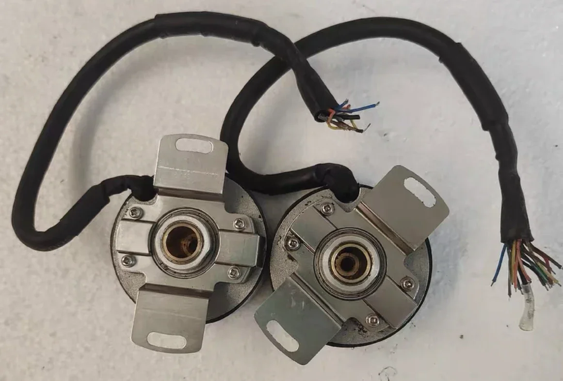 Test dell'encoder D48-9G05L-2500BM-4P-0.17M-D usato OK