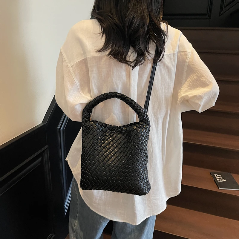 

High-Quality Leather Crossbody Bag For Elegant Ladies, Luxury Brand By Famous Designer Shoulder Bag