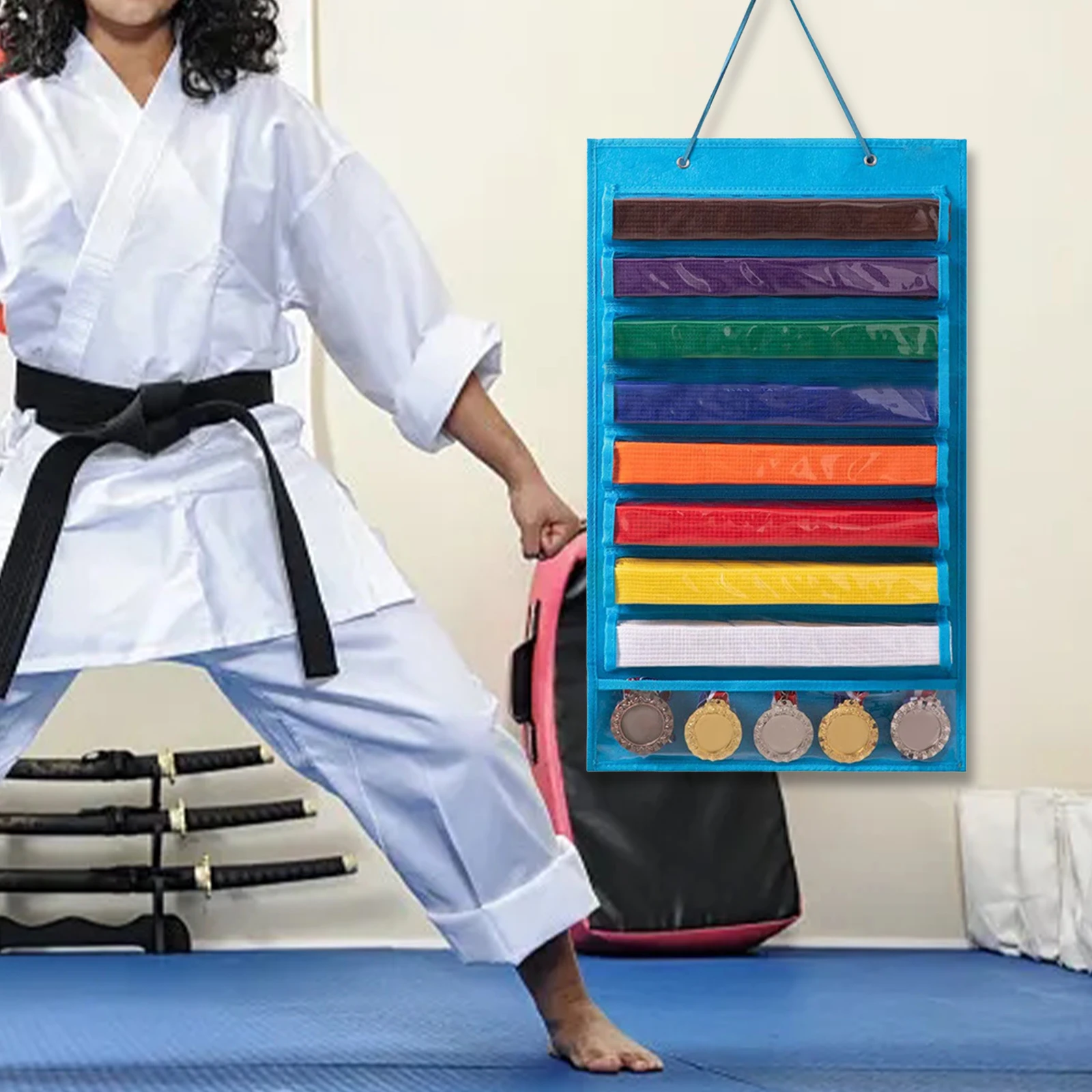 Organizador de cinturón de Karate y Taekwondo para colgar en la pared, cinturones de artes marciales a prueba de polvo, soporte de exhibición de medallas para amantes del Judo de Kung Fu, regalo para niños