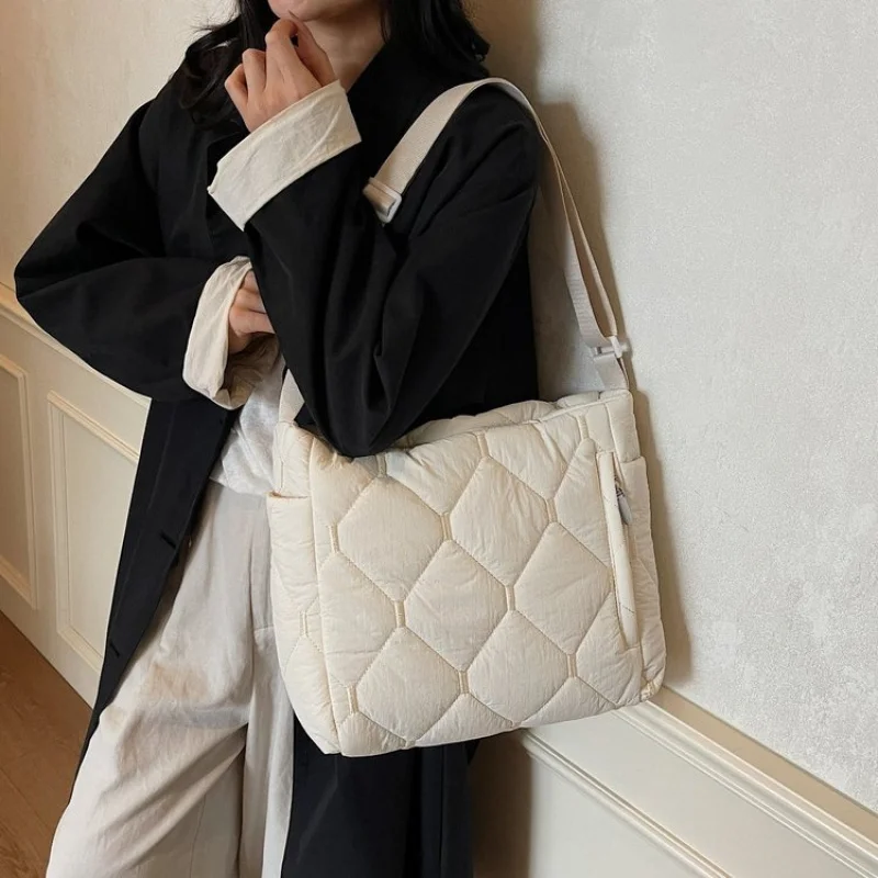 

Luxury Brand Women Shoulder Bag Made Of Fine Leather Featuring Popular Classic Elegant Color And Trendy Design For Commuter​