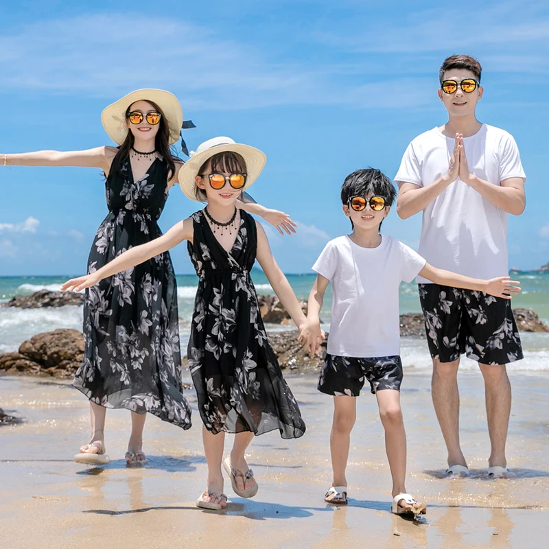 Holiday Family Matching Black Clothes Mom Daughter Beach Dress Vacation Resort Look Dad and Son Tops + Shorts 2 Piece Outfit Set