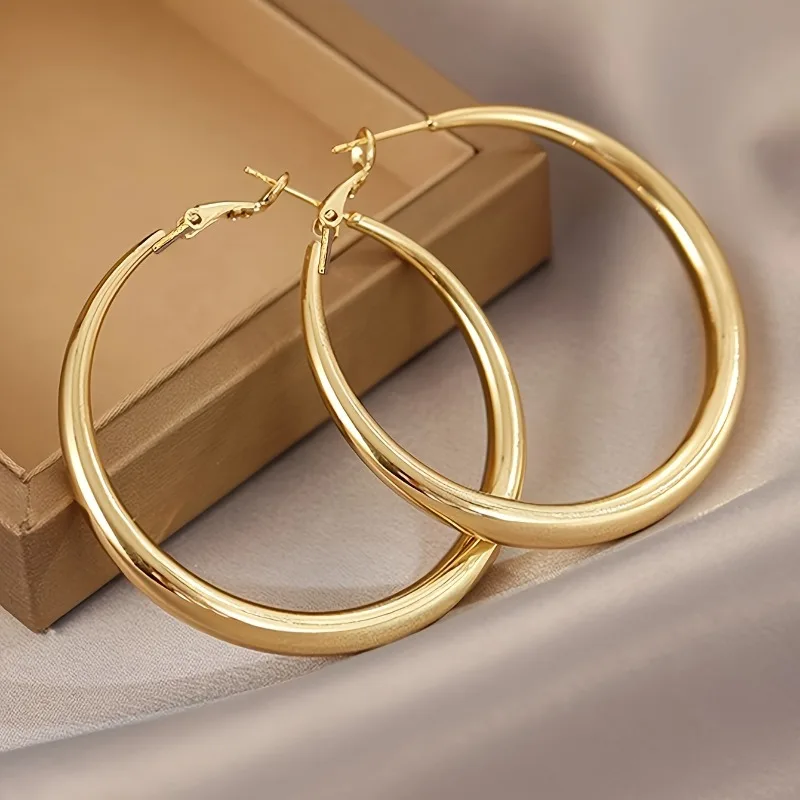 Pendientes de Aro Grandes Minimalistas y Elegantes para Mujer - Metal Dorado con Acabado Pulido, Joyería Versátil para Uso Diario