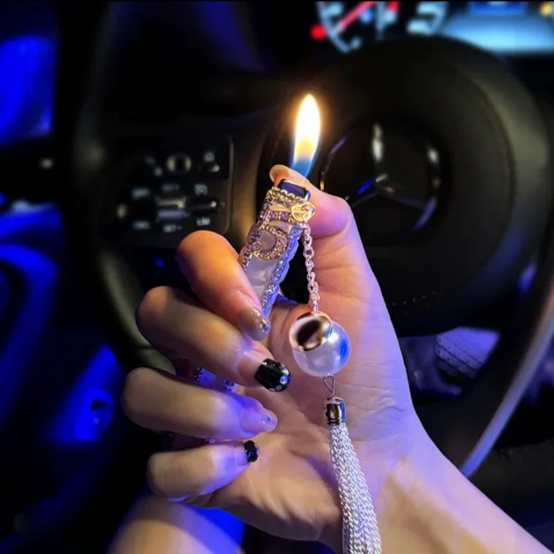 Fashionable Luxury Diamond Studded Tassel Lighter Metal Unusual Portable Butane Inflatable Lighter Women\'s Smoking Gift