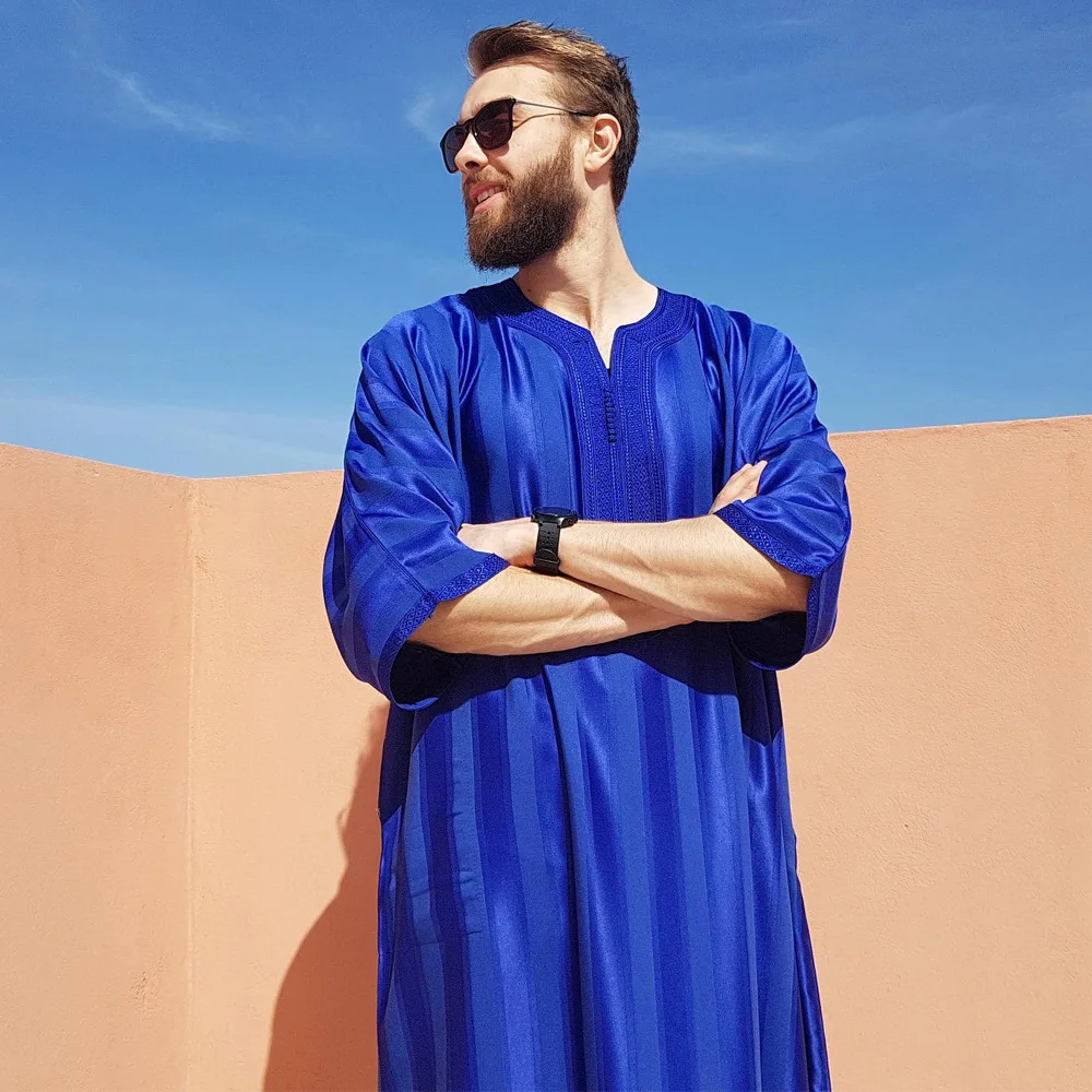 Bata Abaya musulmana holgada Vintage para hombre, bata de manga corta a la moda Jubba Thobe, ropa islámica bordada a rayas informal para hombre