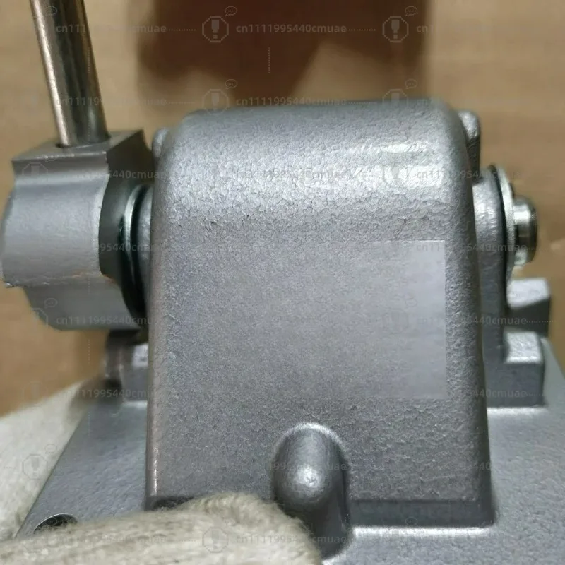 Two-position three-way manual directional valve reset three-position four-way air guide valve with lock twist