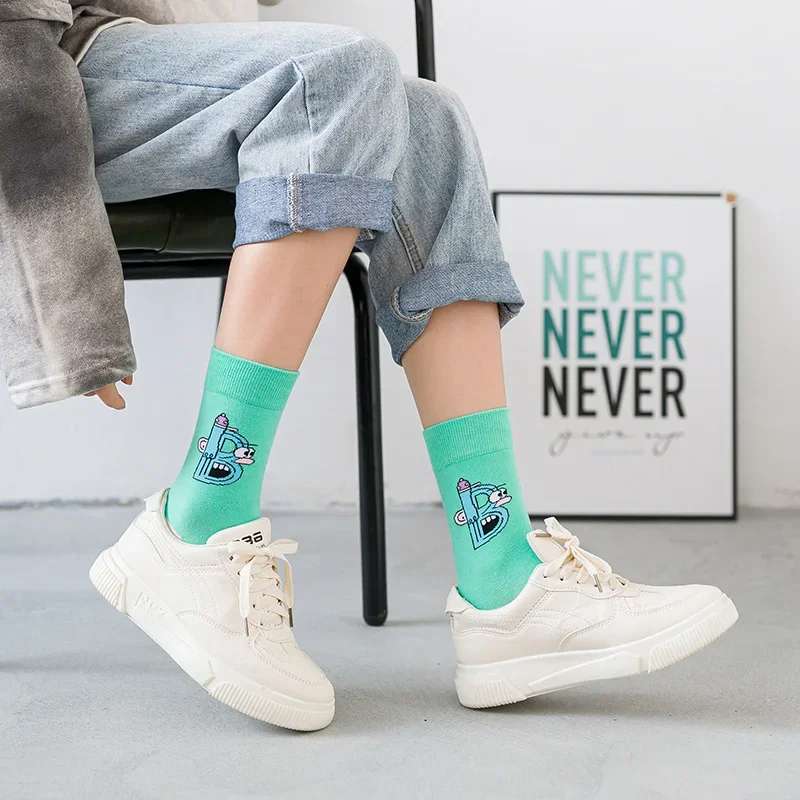 New socks cute cartoon Japanese ladies medium tube cotton socks hip hop skateboard tide socks