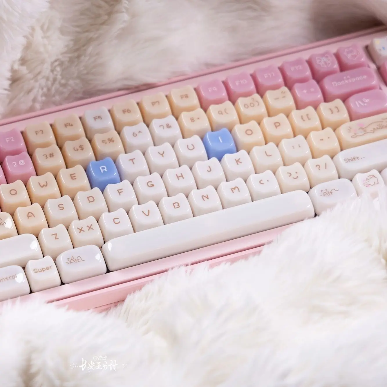 

Jelly Cat Theme Keycaps MAO Profile 148 Keys Pink Ice Crystal Translucent Keycaps for Mechanical Keyboard Cherry MX Switches