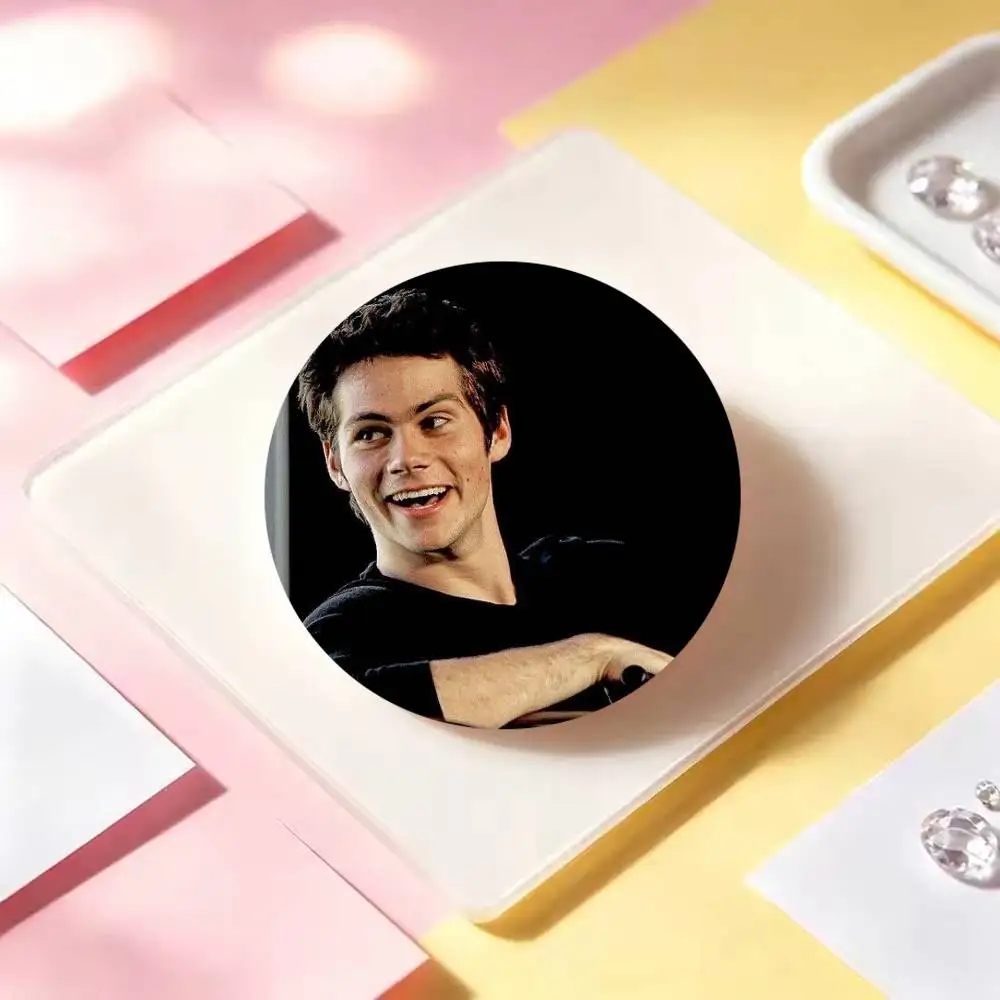 D-Dylan O Brien  25mm 32mm 44mm 58mm 75mm Brooches Badges Pins for Accessories Gift