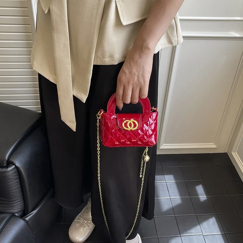 

Luxury Unique Designer Tote Bag Elegant Crossbody Style Solid Color for Women with Vintage Paris Inspiration