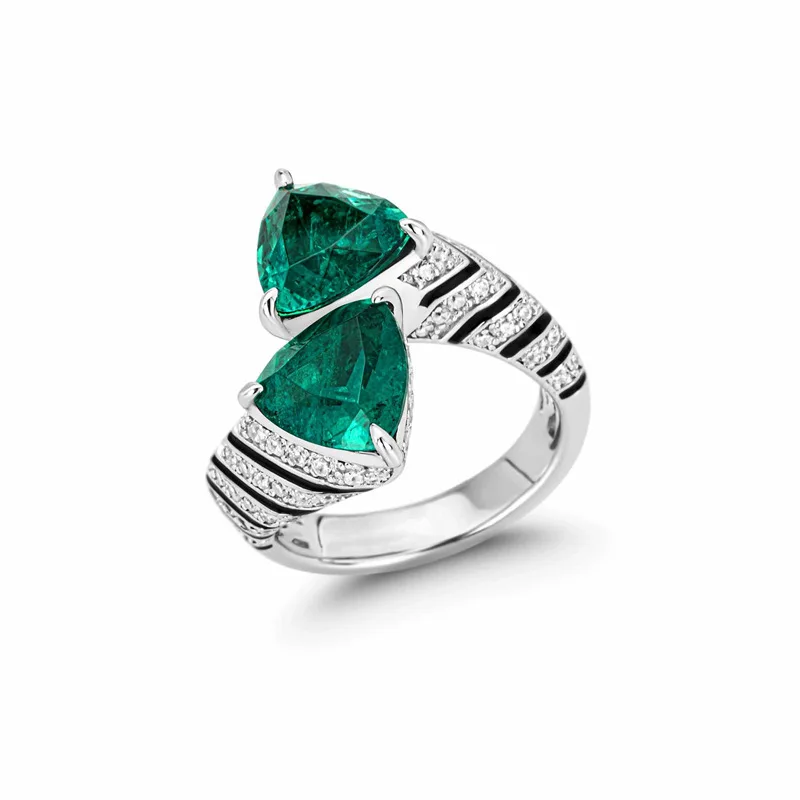 Exquisite and Sophisticated European Heavy Industry Emerald Zircon, Niche Design, Ring Opening, Gathering, Wearing Jewelry