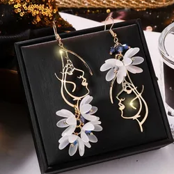 Bohemia White Flower Asymmetry Hanging Earrings for Women Trendy Long Tassel Crystal Dangle Earring Wedding Party Jewelry Gift