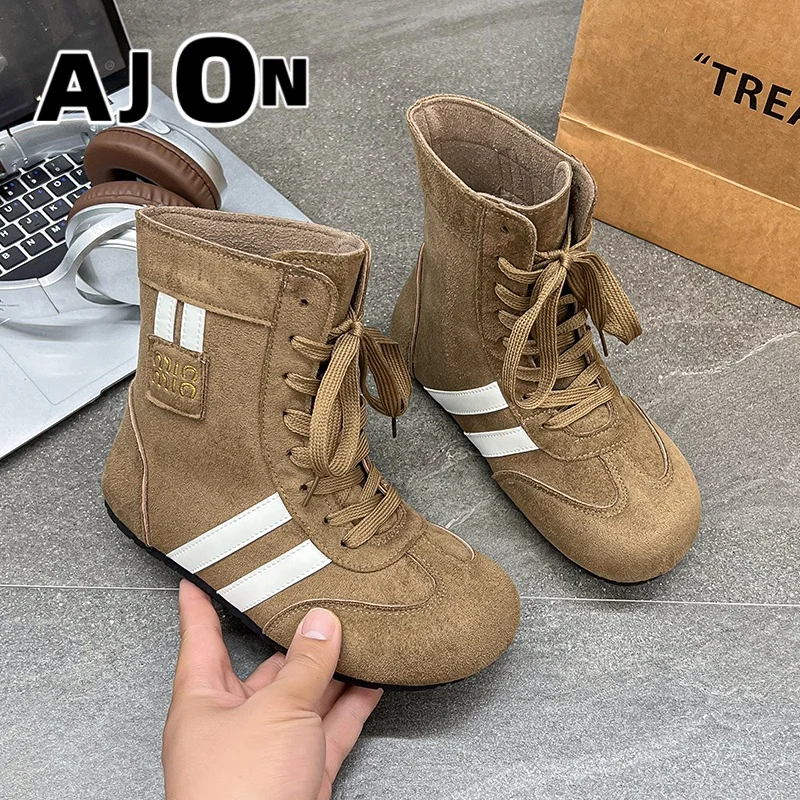 

Women's fashion casual boots in autumn and winter New soft-soled lightweight Joker high-top shoes Boken work travel shoes