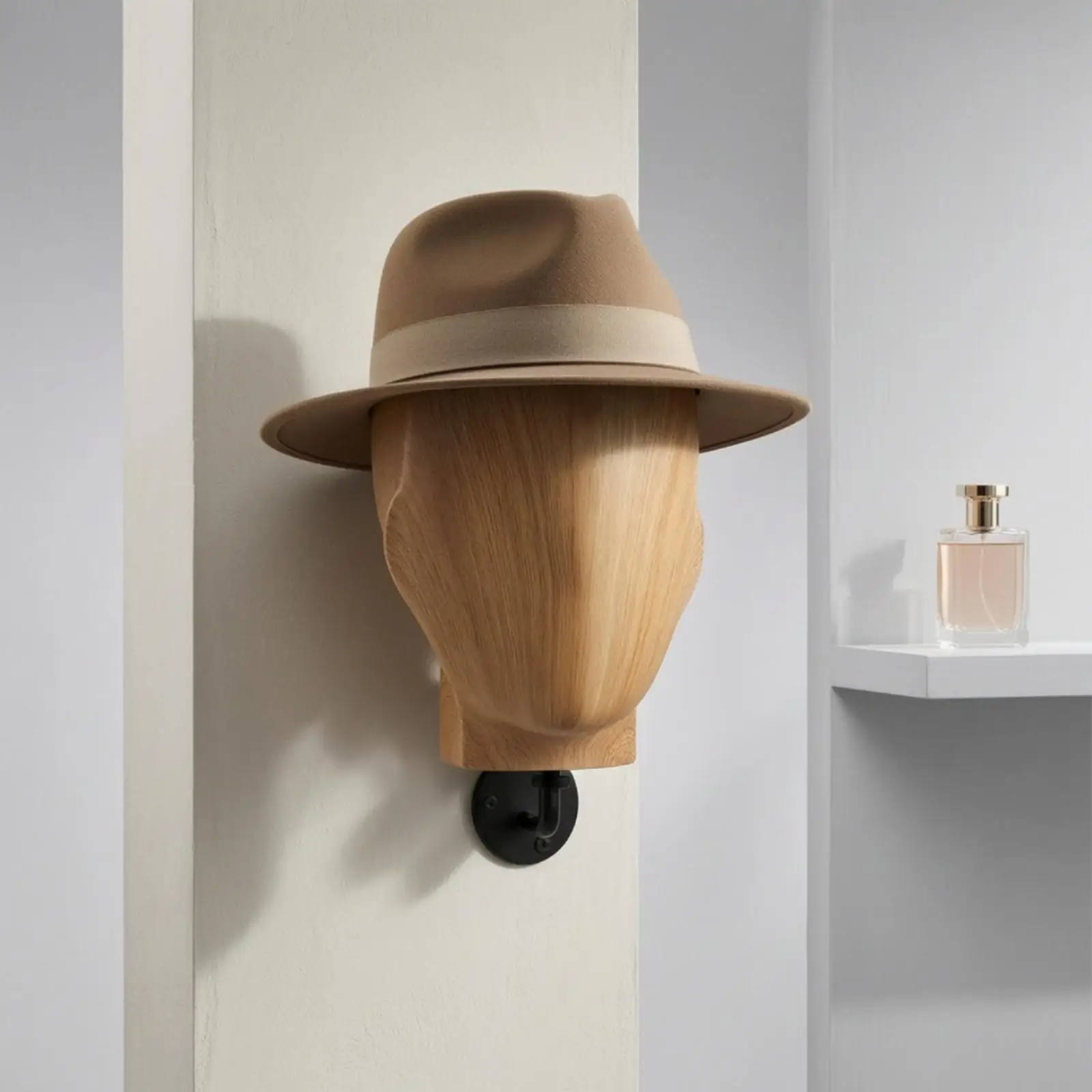 espositore-per-cappelli-con-braccio-in-metallo-busto-manichino-effetto-legno-con-staffa-da-parete-per-negozi