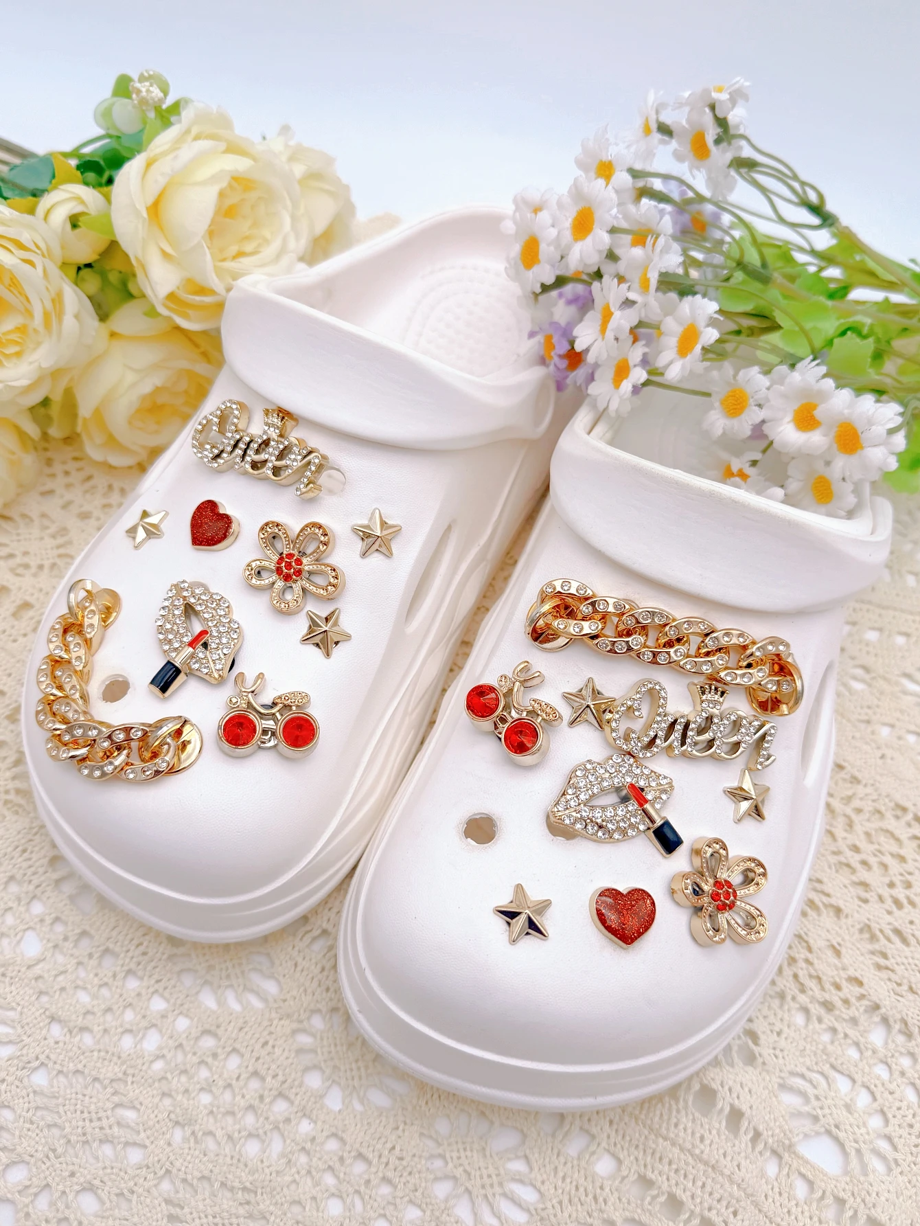 18 pairs of fashionable lip shoes, made of ABS material, DIY detachable wooden clogs, sandals for ladies, accessory set