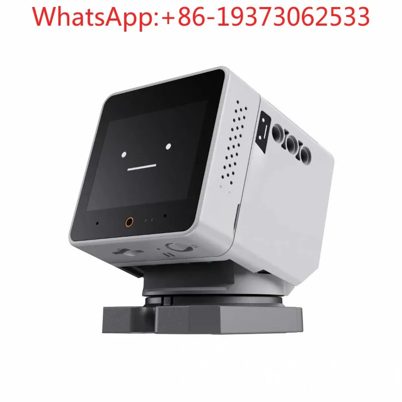 AI Robot Accompanies Smart Desktop