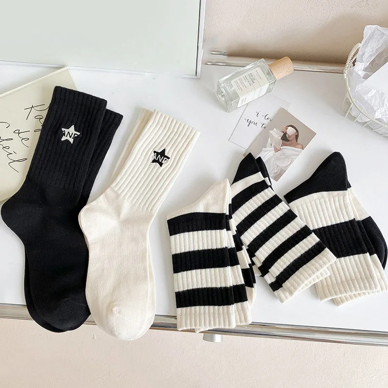 5 Pairs Of Women\'s Black And White Striped Socks Set Minimalist Style Embroidered Pentagram Women\'s Sports Socks Cotton Socks