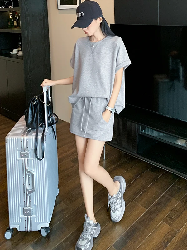 

Retro Hong Kong Style Casual Sports Set Women's Summer 2026 New Grey Short Sleeve Top Short Skirt Small Size Two-Piece Set