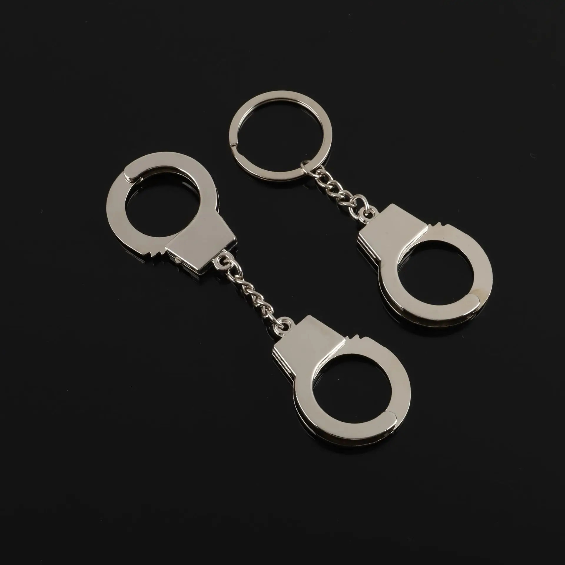 Creative Gift Personalized Simulation Double Handcuffs Metal Keychain Advertising Car Hanging Key Ring Chain Pendant Accessories