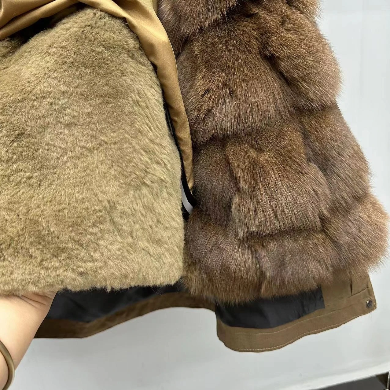 Parka Giacca da donna Cappotto di pelliccia con abbottonatura Coniglio Interno staccabile Cappotto con collo in pelliccia di volpe integrato Giacca invernale da donna Cappotto in pelliccia sintetica