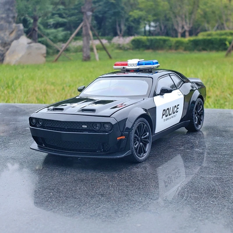 

1:22 Dodge Challenger SRT Hellcat American Police Vehicle Enthusiasts Alloy Metal Diecast Model Car Sound Light Gift For Friend