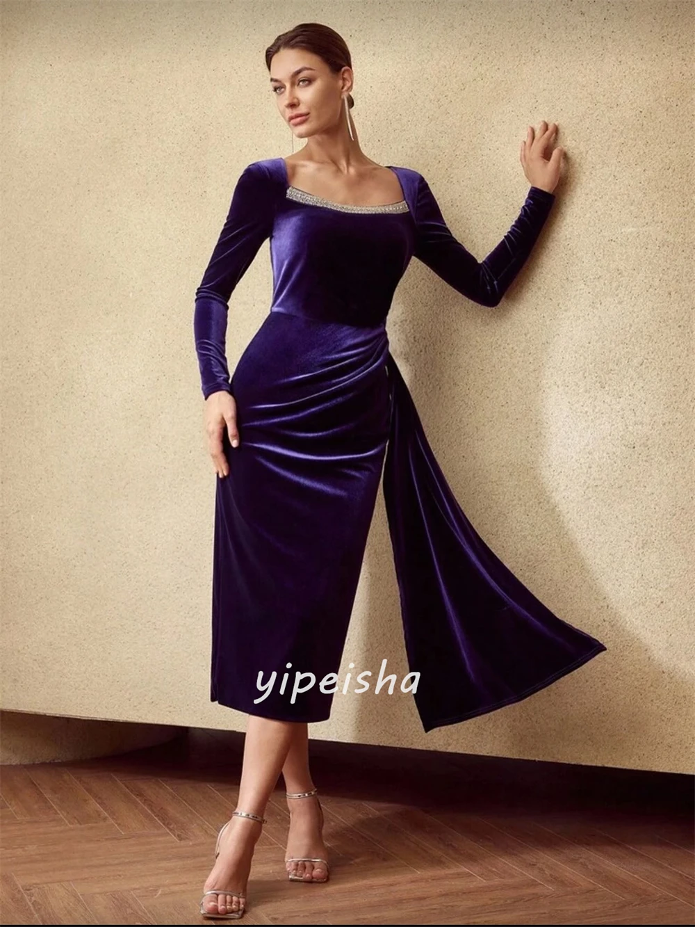 Maßgeschneiderter, moderner Stil, elegante Velours-Strass-Falte, A-Linie, quadratischer Ausschnitt, Teelänge, maßgeschneiderte Kleider für besondere Anlässe, modisch