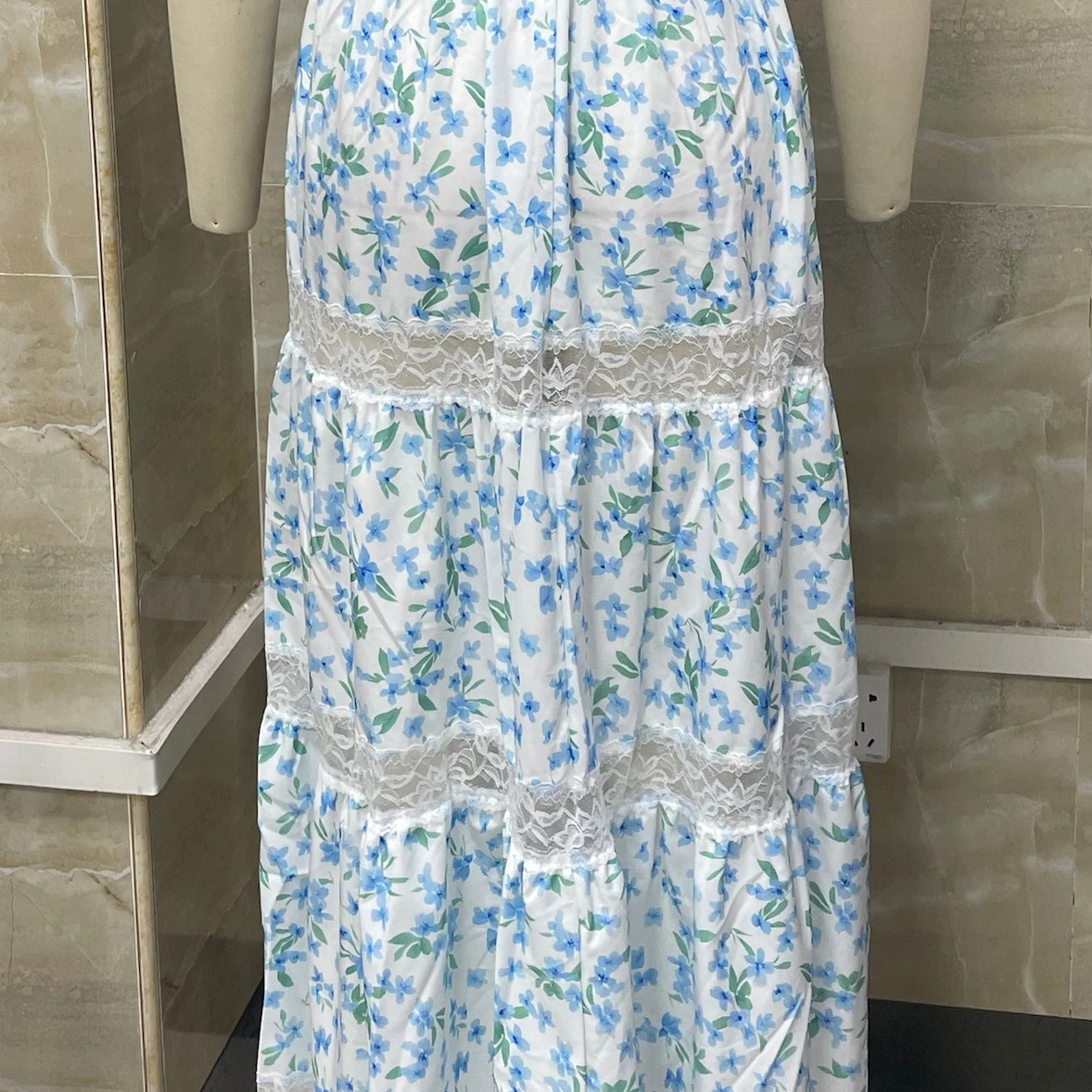 Sukienka damska bez ramiączek długa bez rękawów z koronkowymi wstawkami, kwiatowy wzór, sukienka bandeau, letnia sukienka z obszyciem, 2025