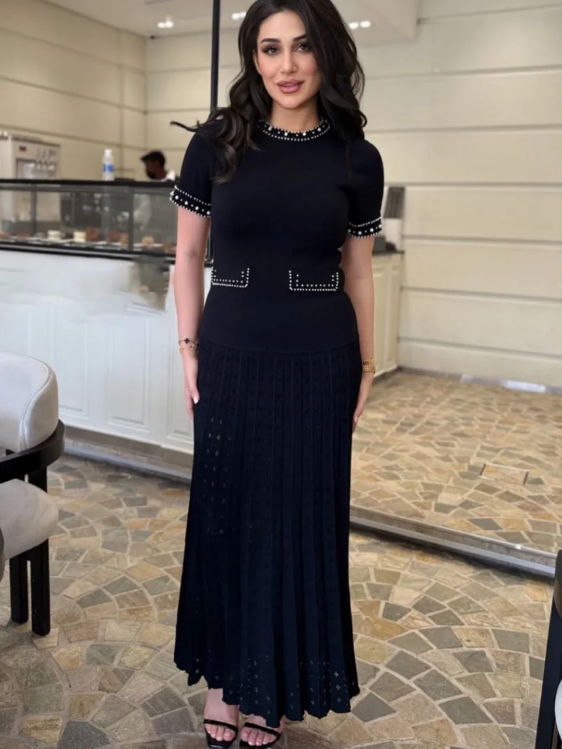Elegantes Strickkleid mit Perlenverzierung, Sommerkleidung für Damen 2026, Kurzarm, O-Ausschnitt, Figurbetont, Lange Kleider im OL-Stil, Gestricktes Kleid