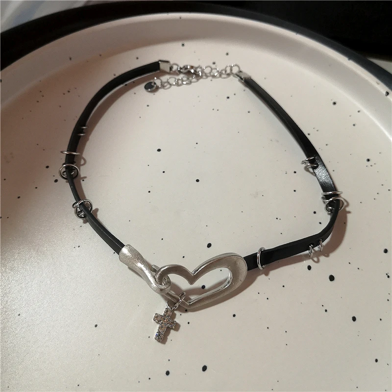 القوطي Y2K خمر الأسود القلب الصليب سلسلة بدلاية المختنق قلادة للرجال النساء الهيب هوب روك الشرير 90s الجرونج مجوهرات اكسسوارات