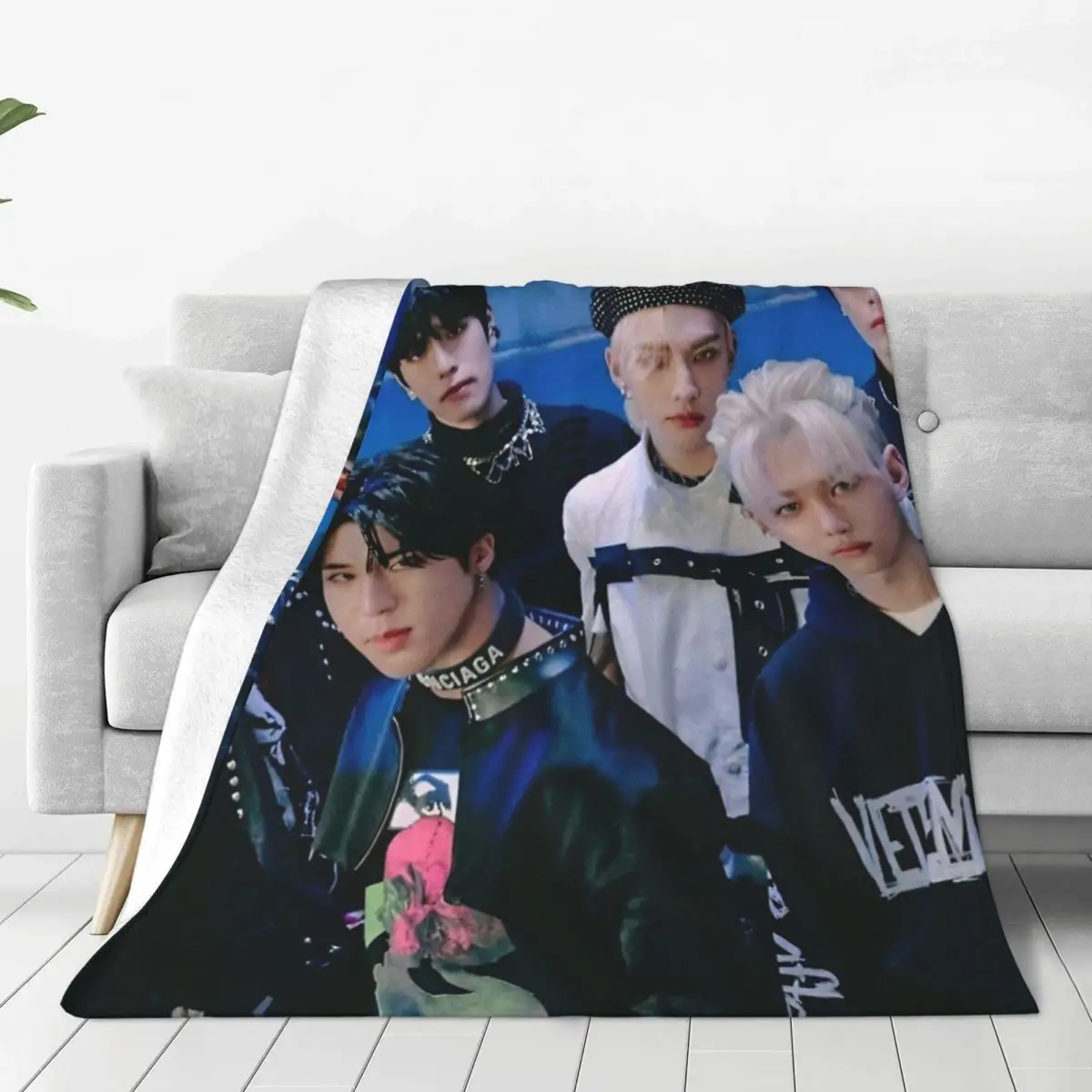 Korea Kpop Singer S-Strays Super Warm Blanket Kids Rapper Plush Bedding Throws Fashion Home Decor Flannel Bedspread Bed Cover