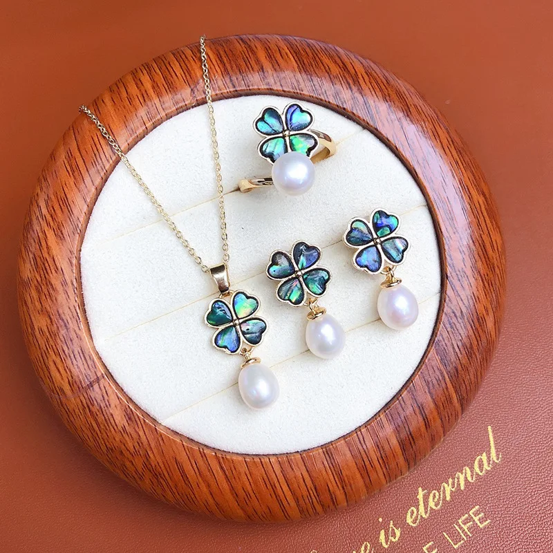 

New Trend Small Fragrance Four-Leaf Clover Freshwater Pearl Three-Piece Set Fashion Exquisite Jewelry Colorful Abalone Shell Gif