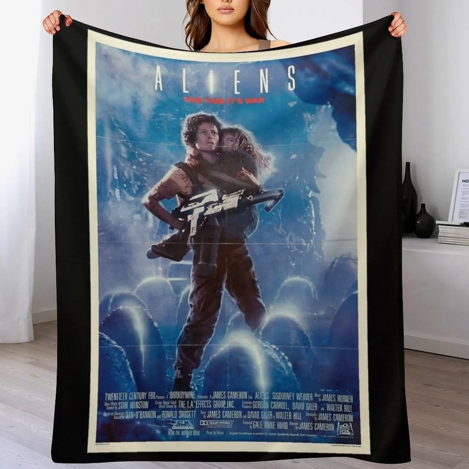 

Aliens (1986) Throw Blanket Softest Luxury St Bed Fashionable Bed linens Blankets