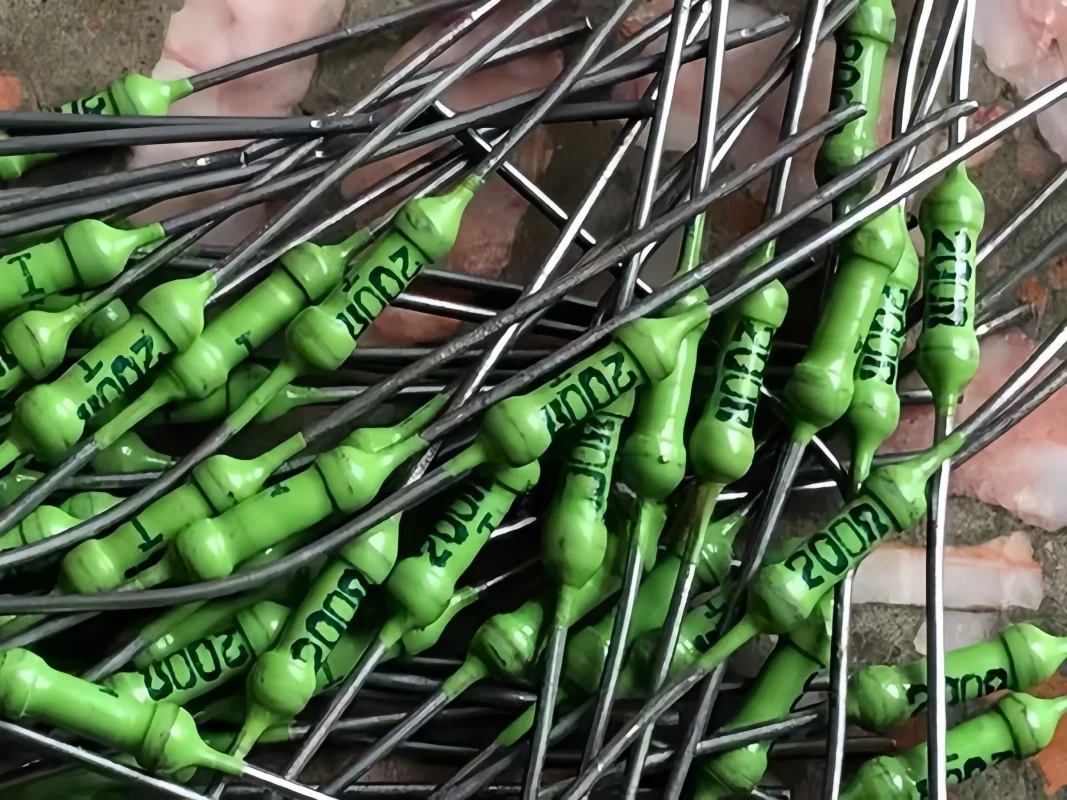 10PCS Green Robe Full Copper Pin Resistance 0.125W 200R