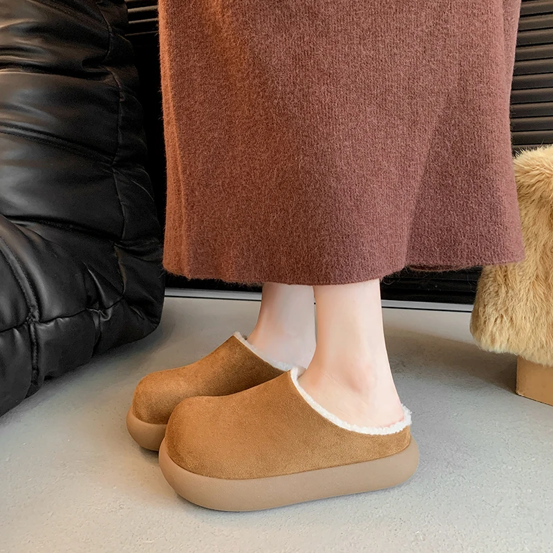 2025 شتاء جديد أنيق دافئ وعدم الانزلاق النعال النساء الجلد المدبوغ لينة نعال قماش غرفة نوم غامض داخلي شباشب لخارج المنزل