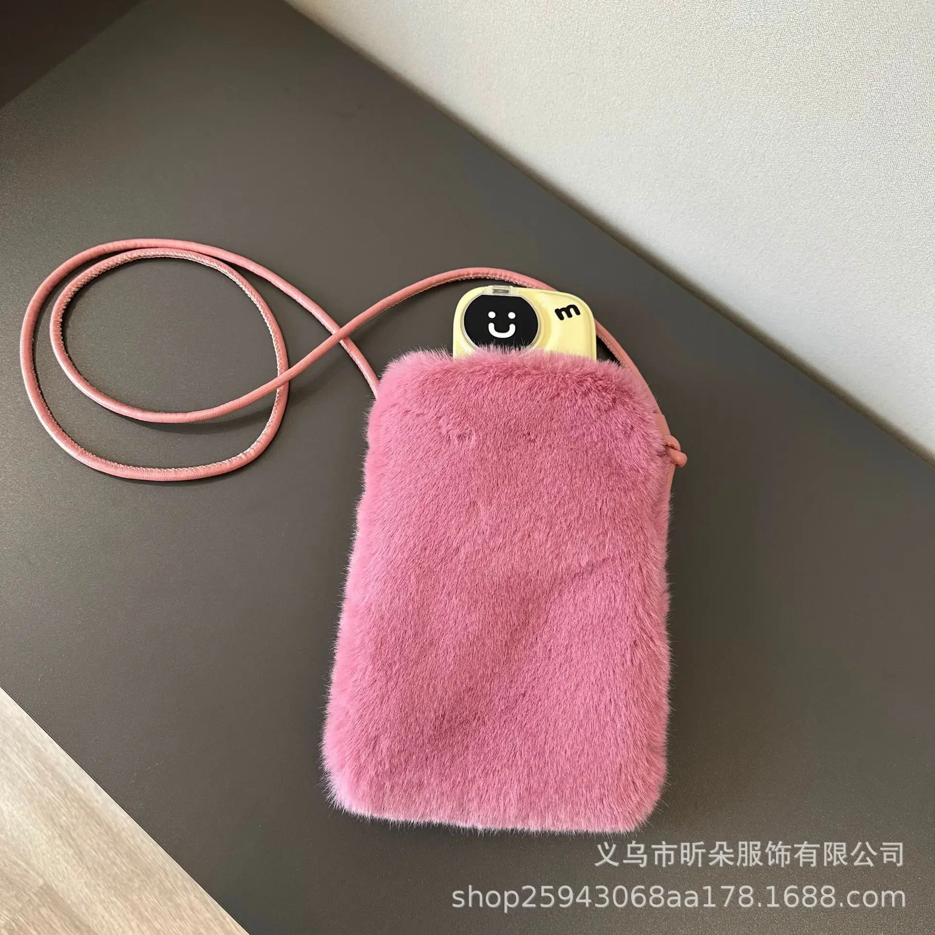 2023 nuova borsa per cellulare in peluche carina diagonale piccola moda autunno e inverno con borse in pelliccia Color caramella