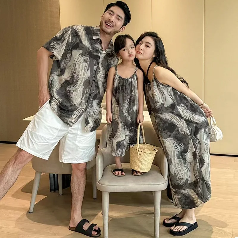 

2024 Summer Family Matching Outfits Tank Mother Daughter Dresses Mommy and Me Clothes Short Sleeve Father Son Shirts New Look