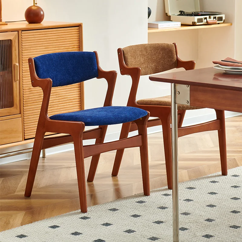Stijlvolle duurzame eetkamerstoel van chenillestof met massief houten frame Comfortabele moderne café-restauranttafelstoelen Zachte keukenstoel