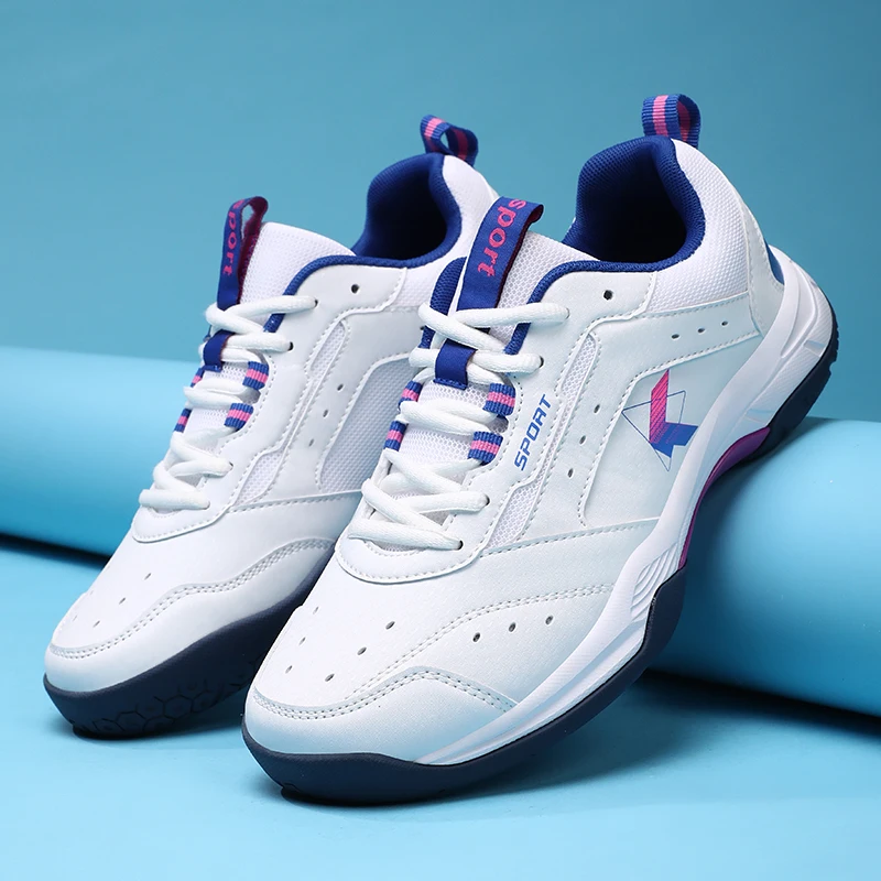 Professional men's and women's breathable trainers, badminton shoes, court tennis trainers, are used for training in volleyball,
