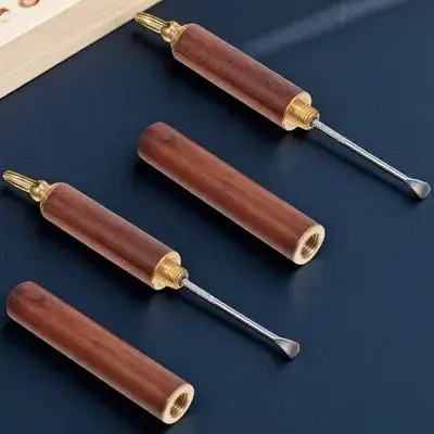 

2 шт. деревянные ложки, латунные накладки для ушей для чистки воска, портативный брелок для декора, практичные чистящие средства для ушей, инструмент для ухода за здоровьем