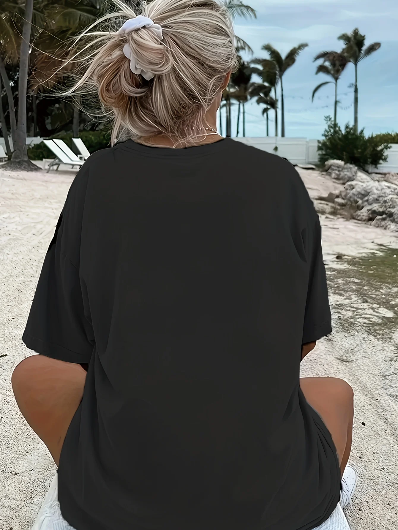 Camiseta gráfica extragrande para mujer: diseño abstracto de arte en la línea y bloques de color, 95% poliéster, 5% mezcla de spandex