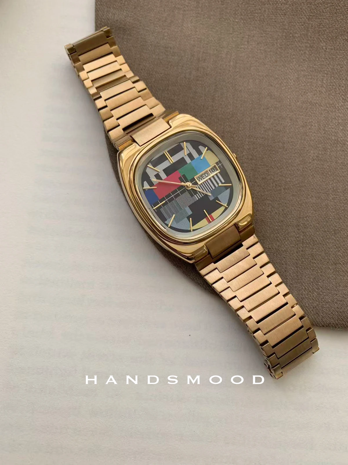 ساعة نسائية كلاسيكية كلاسيكية بتصميم مربع ملون للتلفزيون بتصميم شخصي ساعة نسائية راقية ساعة فاخرة عالية الجودة