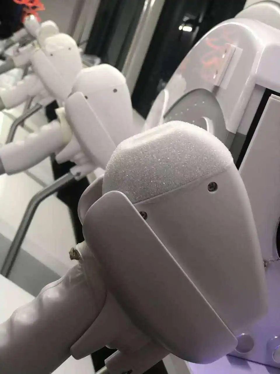 Macchina per la depilazione laser a diodi per apparecchiature di bellezza laser di nuovo design 808