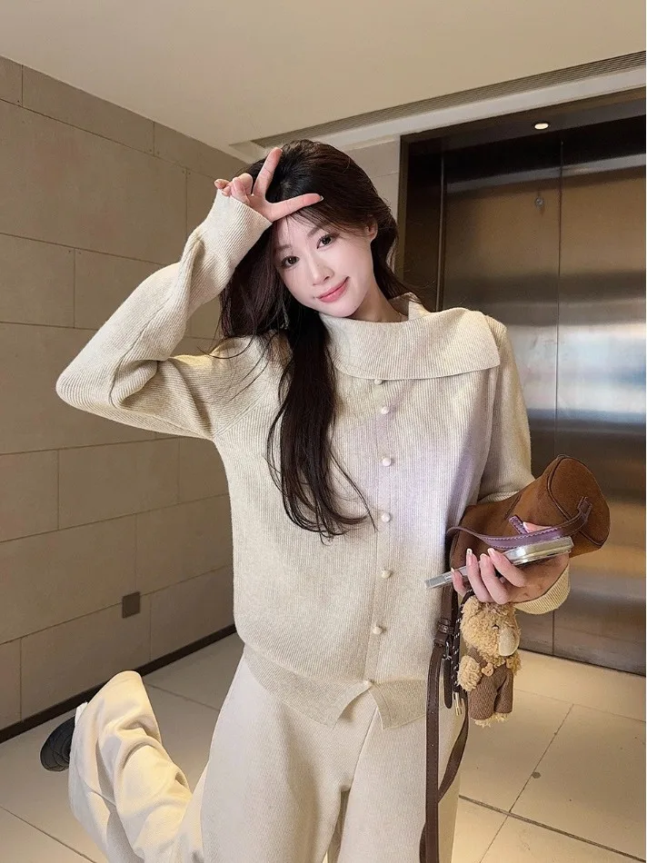 

Повседневный асимметричный вязаный свитер с высоким воротником и длинными рукавами для женщин, весенняя новинка, модный облегающий топ с пуговицами на плечах