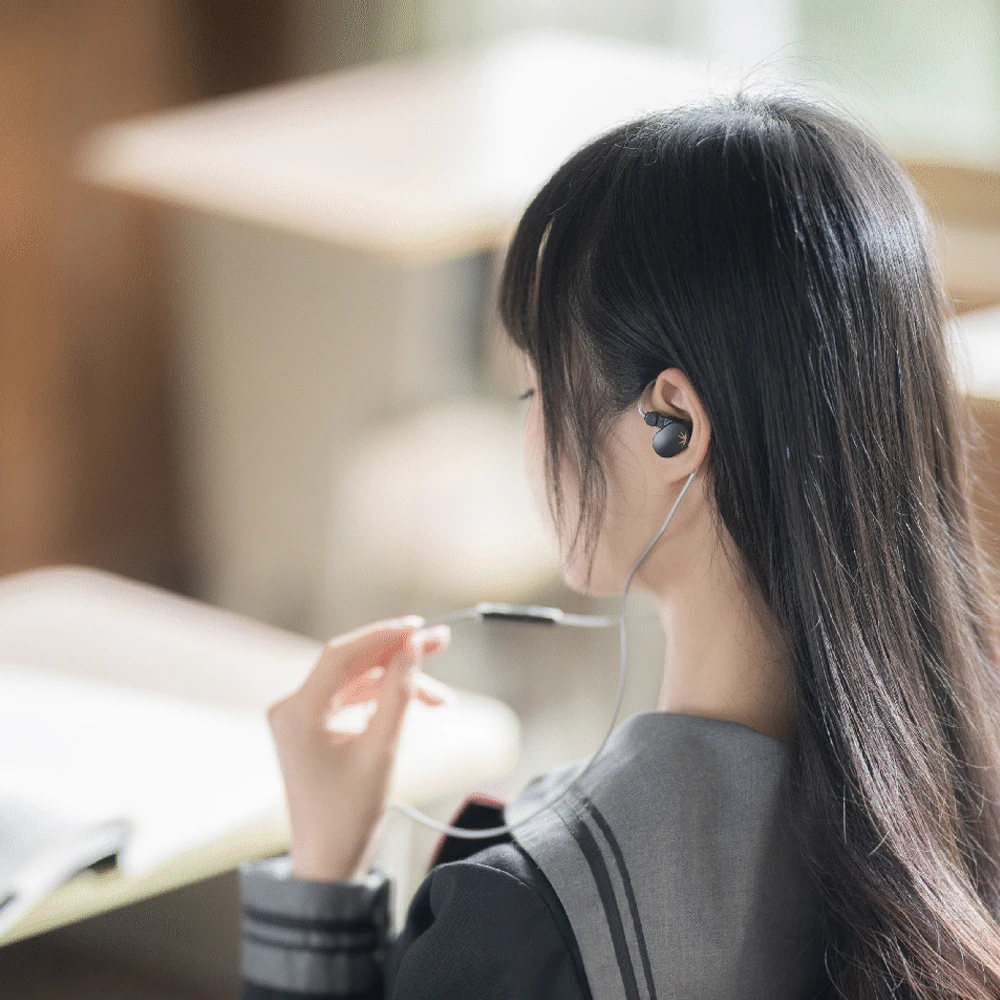 Moondrop Chu II DSP – wysokowydajne słuchawki douszne z dynamicznym przetwornikiem o średnicy 10 mm, przewodowe, z mikrofonem, zasilane przez port USB-C. — zdjęcie produktu 4